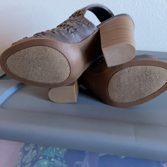 Fergalicious Brand Gray Sandals - Picture 5 of 7